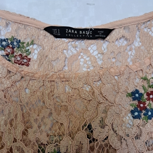 𝅺Zara Lace Floral Cropped top‎ - Picture 9 of 12